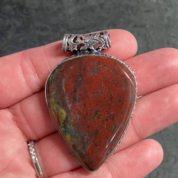 Heliotrope Bloodstone Floral Pendant Stone Crystal Jewelry - Picture 3 of 7